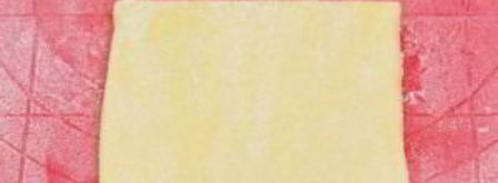 слоеные пирожки с орехами и вареной сгущенкой. Шаг 5