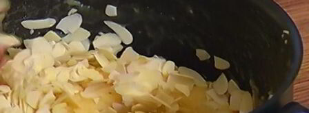 пирожные шу с миндальными хлопьями. Шаг 6