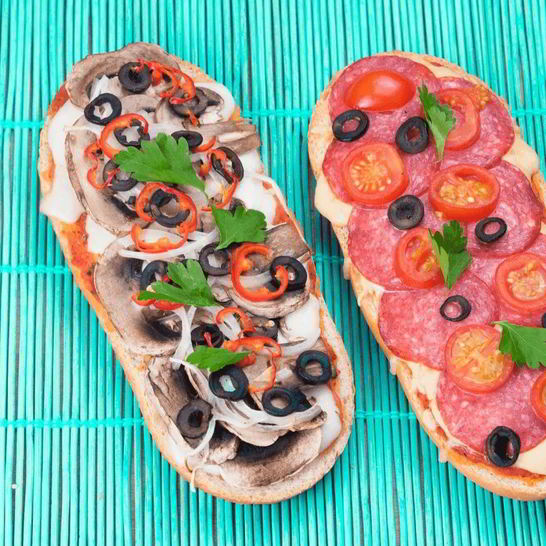 Рецепт ленивой пиццы с колбасой и грибами