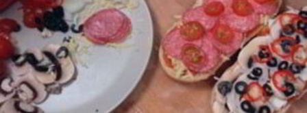 ленивая пицца с колбасой и грибами. Шаг 4