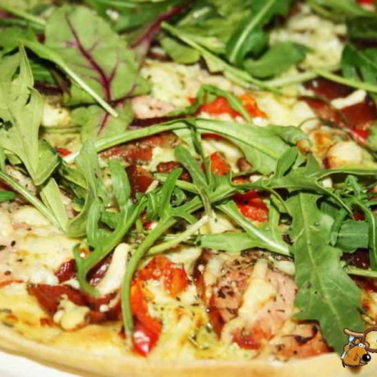 Рецепт пиццы мясной с пастромой и сыровяленым окороком