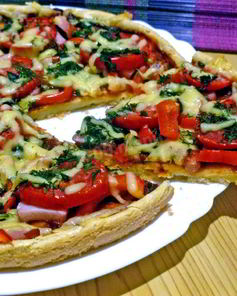 Пицца на жидком тесте со свининой, помидорами и перцем