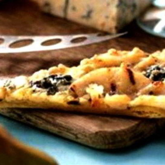 Рецепт пиццы с голубым сыром и грушей