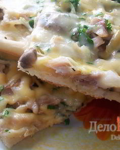 Пицца с курицей, шампиньонами и сыром без томатной основы