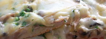 пицца с курицей, шампиньонами и сыром без томатной основы. Шаг 19