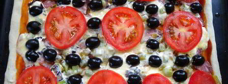 сытная пицца с яично-сметанной заливкой. Шаг 12