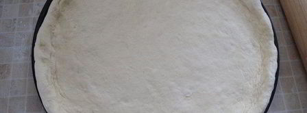 сытная пицца с яично-сметанной заливкой. Шаг 4