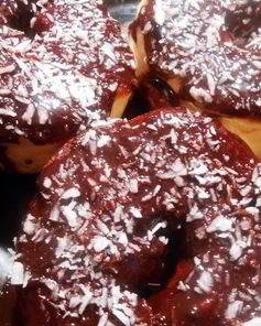 Пончики с шоколадной глазурью