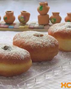 Пончики суфганиет — традиционная еврейская выпечка на Хануку