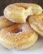 Пышные пончики с корицей