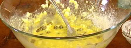 творожные пончики с изюмом. Шаг 4