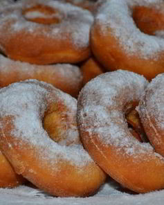 Воздушные пончики на дрожжах по-домашнему