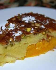 Фисташковая шарлотка с персиками