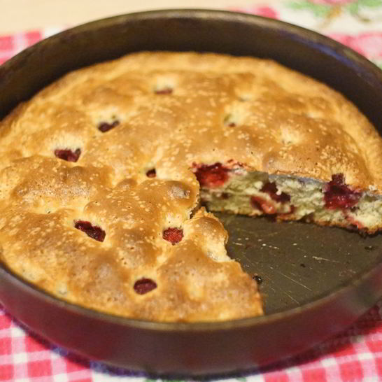 Рецепт малиновой шарлотки с сахаром и маслом