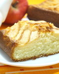 Нежная шарлотка с яблоками в духовке