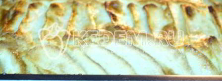 нежная шарлотка с яблоками в духовке. Шаг 12