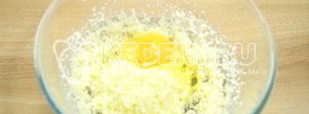 нежная шарлотка с яблоками в духовке. Шаг 4