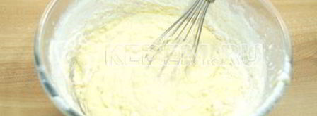 нежная шарлотка с яблоками в духовке. Шаг 6