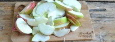 шарлотка классическая с яблоками. Шаг 3