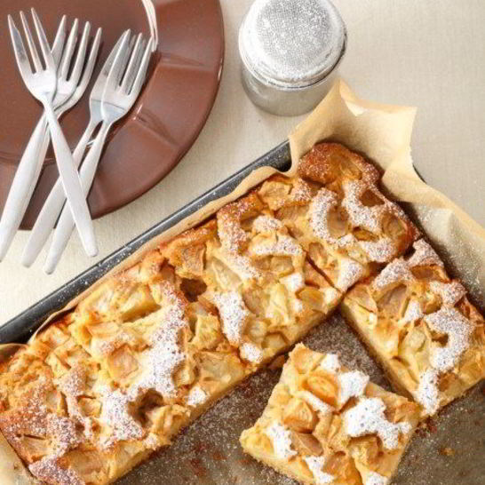 Рецепт шарлотки с кислыми яблоками и корицей