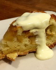 Шарлотка с корицей и яблоками