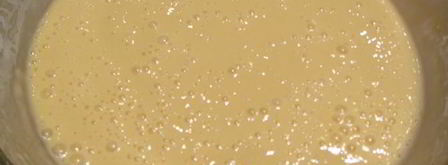 шарлотка с цельными яблочками. Шаг 3