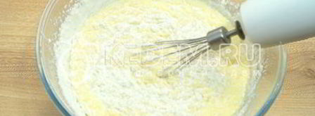 шарлотка с творогом и яблоками. Шаг 7