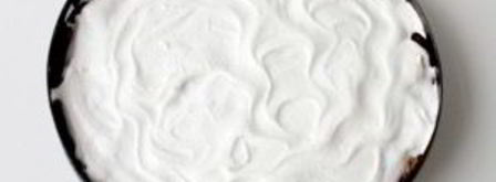 шарлотка с яблоками и безе. Шаг 10