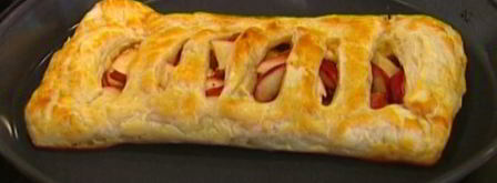 быстрый яблочный штрудель с изюмом, миндалем и корицей. Шаг 13