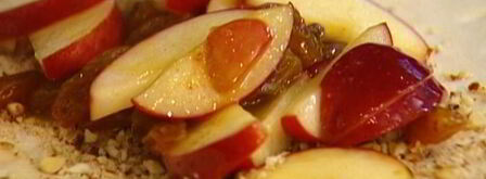 быстрый яблочный штрудель с изюмом, миндалем и корицей. Шаг 11