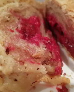 Легкий штрудель с вишней и миндалем