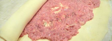 штрудель с мясом из слоеного теста. Шаг 10