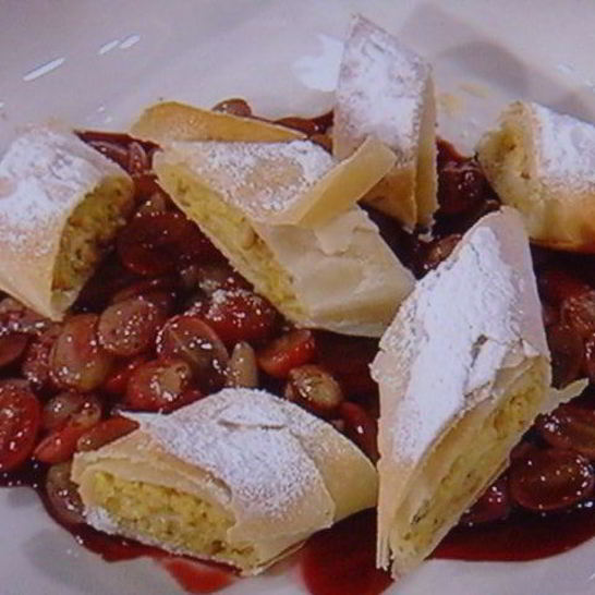 Рецепт штруделя с начинкой из козьего сыра с виноградом в портвейне