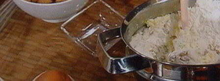 штрудель с начинкой из козьего сыра с виноградом в портвейне. Шаг 3