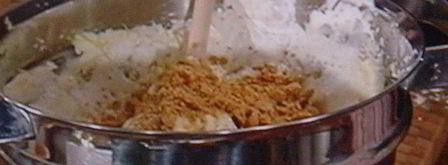 штрудель с начинкой из козьего сыра с виноградом в портвейне. Шаг 6