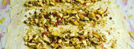 штрудель с яблоками, изюмом и грецкими орехами. Шаг 27