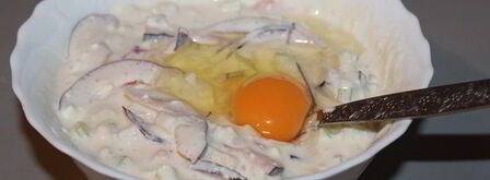 ванильный штрудель с яблоком, сливами и творогом. Шаг 6