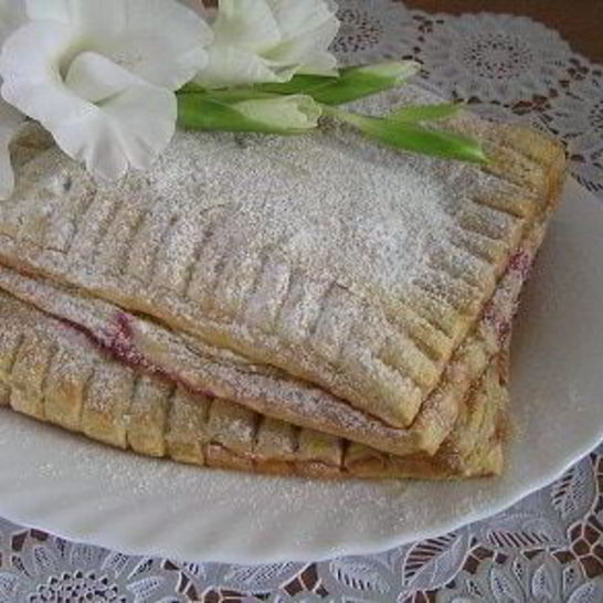 Рецепт вишневого штруделя с крыжовником