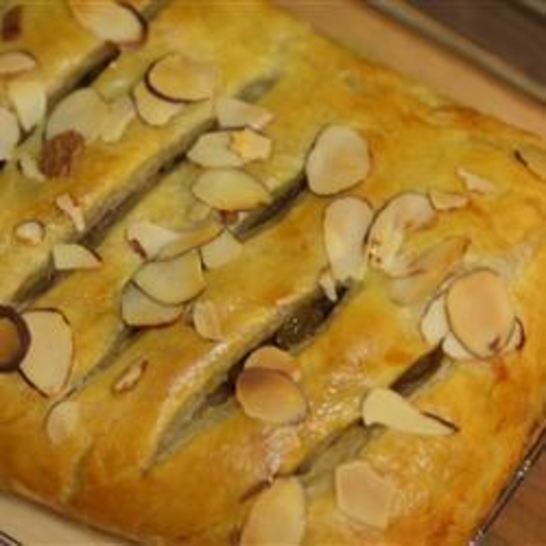 Рецепт яблочного штруделя из готового слоеного теста