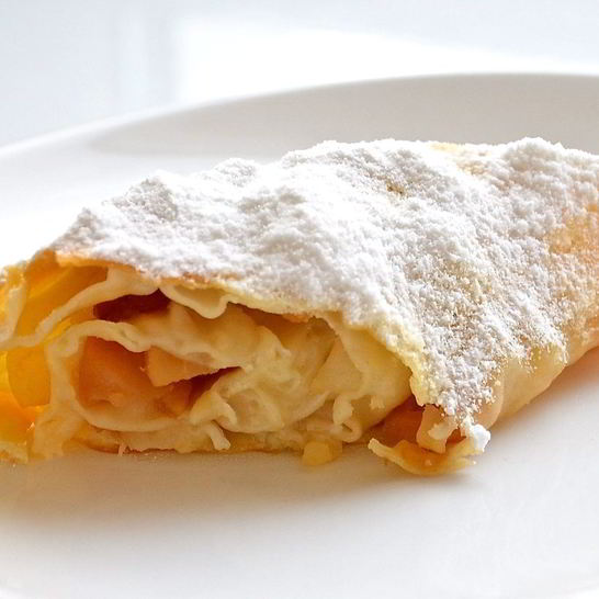 Рецепт яблочного штруделя из слоеного дрожжевого теста