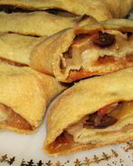 Яблочный штрудель с изюмом