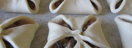 слоеные конвертики с морским коктейлем. Шаг 7