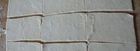 слойки на укус с сыром бри, шелковицей и черносмородиновым джемом. Шаг 4