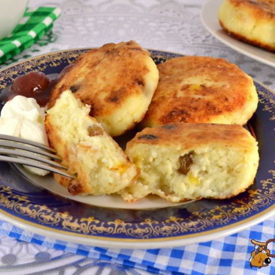 Рецепт кокосовых сырников с изюмом и курагой