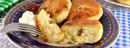 кокосовые сырники с изюмом и курагой. Шаг 7