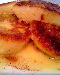 Нежные сырники с ванилью, томленные в сливочном соусе