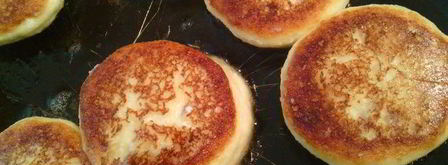 нежные сырники с ванилью, томленные в сливочном соусе. Шаг 5