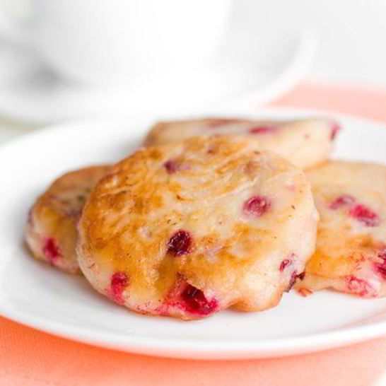 Рецепт сырников с бананом и клюквой