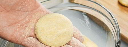 сырники с кукурузной мукой и вареньем. Шаг 5