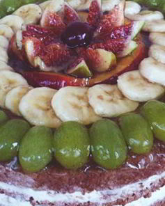 Торт Ко дню Рождениясо сливочно-творожным кремом и фруктами